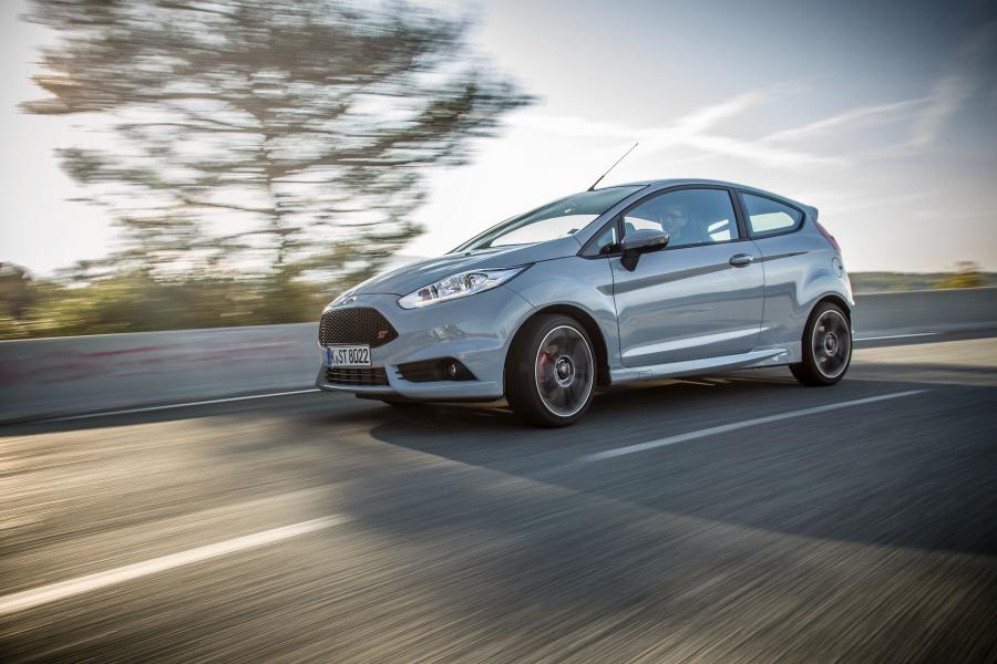  Ford Fiesta ST200 2016 года  (фото 20 из 36)